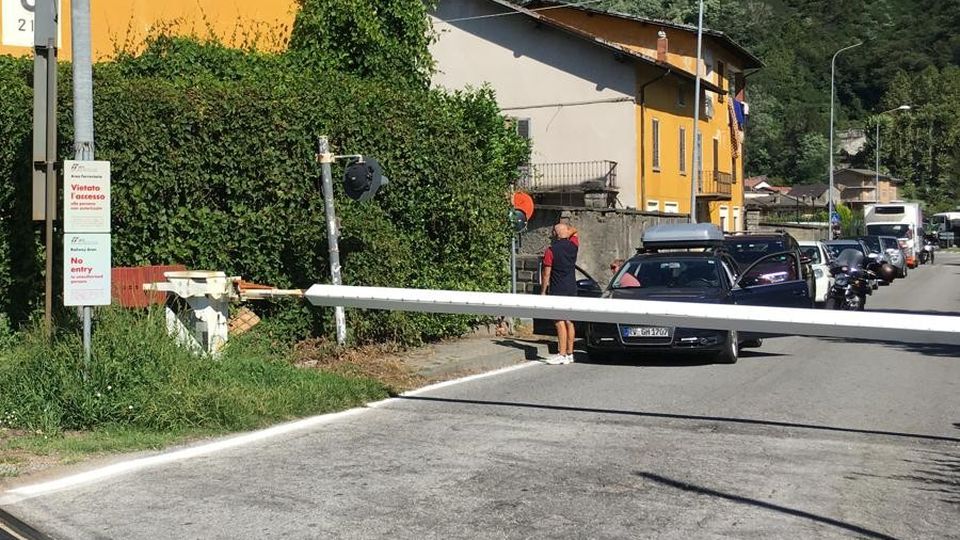 Treno fermo per un guasto a Nuova Olonio: corse cancellate e disagi Treno fermo per un guasto a Nuova Olonio: corse cancellate e disagi