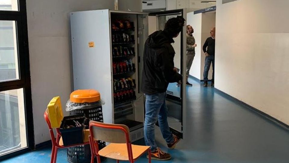 Erba, ladri al liceo Galilei Spariti computer e monete Erba, ladri al liceo Galilei Spariti computer e monete