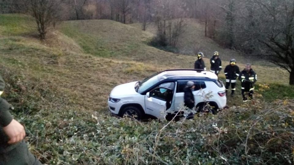 Torre de’ Busi, con l’auto nel dirupo Paura per un settantenne Torre de’ Busi, con l’auto nel dirupo Paura per un settantenne