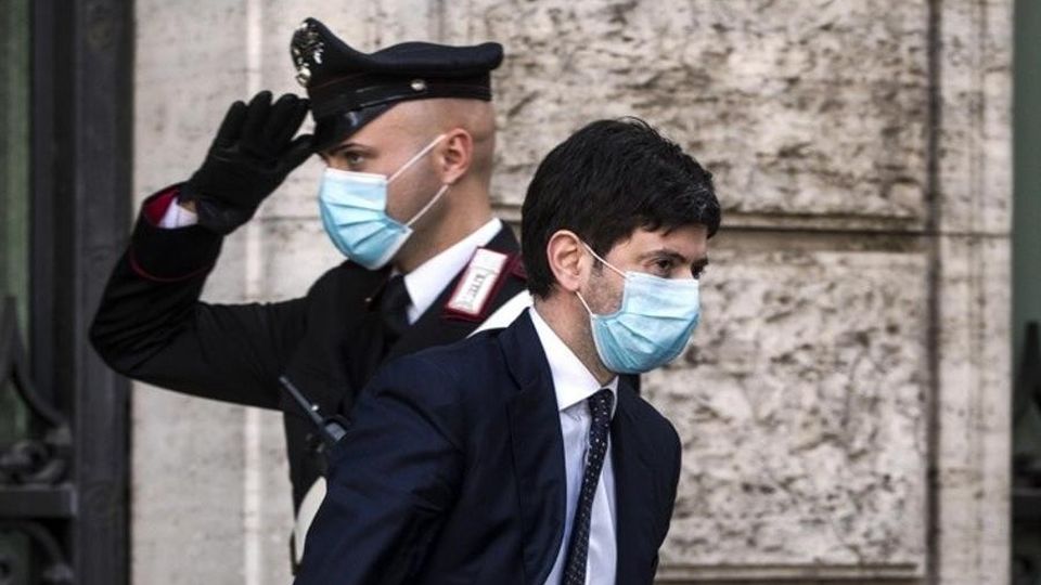 Speranza: «Tamponi rapidi in farmacia» Speranza: «Tamponi rapidi in farmacia»