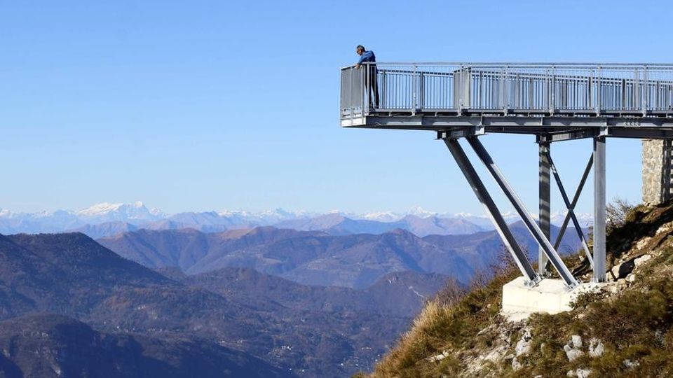 Il belvedere ai Resinelli infiamma «Ma sulle Alpi ce ne sono molti» Il belvedere ai Resinelli infiamma «Ma sulle Alpi ce ne sono molti»