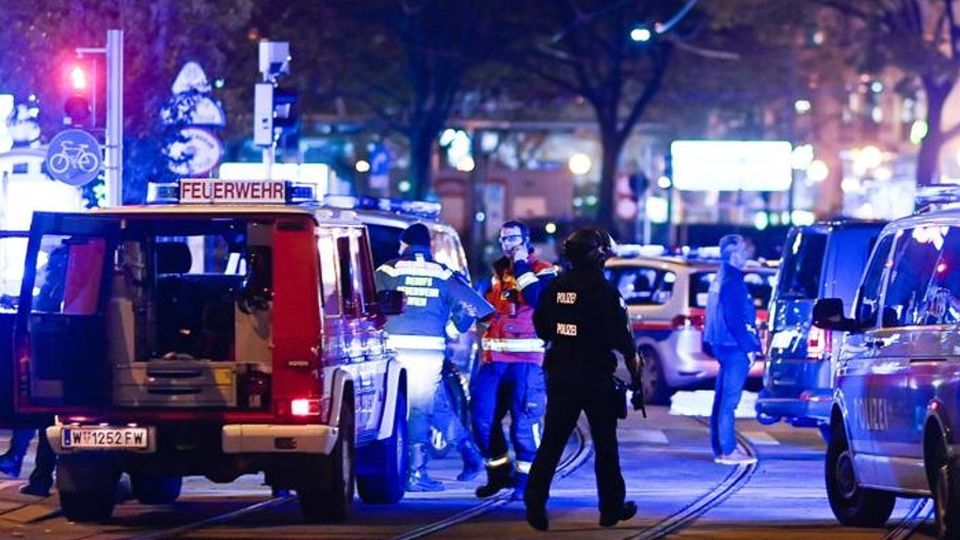 Attacco terroristico a Vienna Morti e feriti vicino alla Sinagoga Attacco terroristico a Vienna Morti e feriti vicino alla Sinagoga