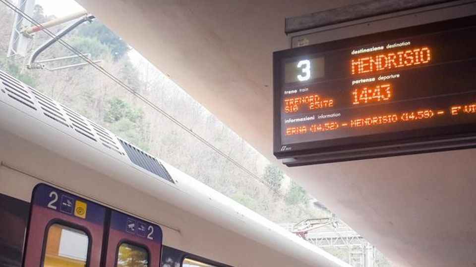 Treni Italia-Svizzera, trovata l’intesa Ma torneranno solo dal fine settimana Treni Italia-Svizzera, trovata l’intesa Ma torneranno solo dal fine settimana