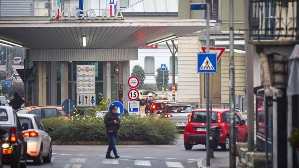 La Svizzera sceglie la linea dura Altre cinque settimane di restrizioni La Svizzera sceglie la linea dura Altre cinque settimane di restrizioni
