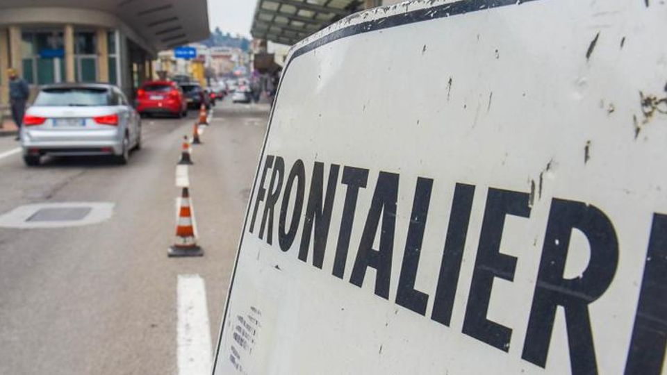 Psicosi da virus in Svizzera «Controlliamo i frontalieri» Psicosi da virus in Svizzera «Controlliamo i frontalieri»