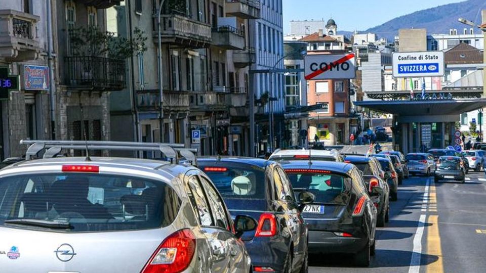 Coronavirus, il Ticino chiude le scuole Controlli fitti ma le frontiere restano aperte Coronavirus, il Ticino chiude le scuole Controlli fitti ma le frontiere restano aperte