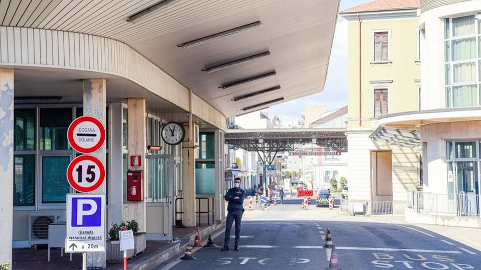 Coronavirus in Ticino Assaggio di Fase Due con assalto ai McDrive Coronavirus in Ticino Assaggio di Fase Due con assalto ai McDrive