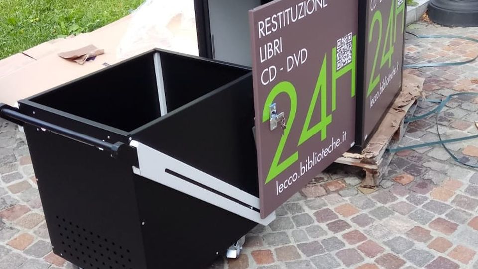 Oggiono, la biblioteca è un self service Restituzione dei libri nel cassonetto Oggiono, la biblioteca è un self service Restituzione dei libri nel cassonetto