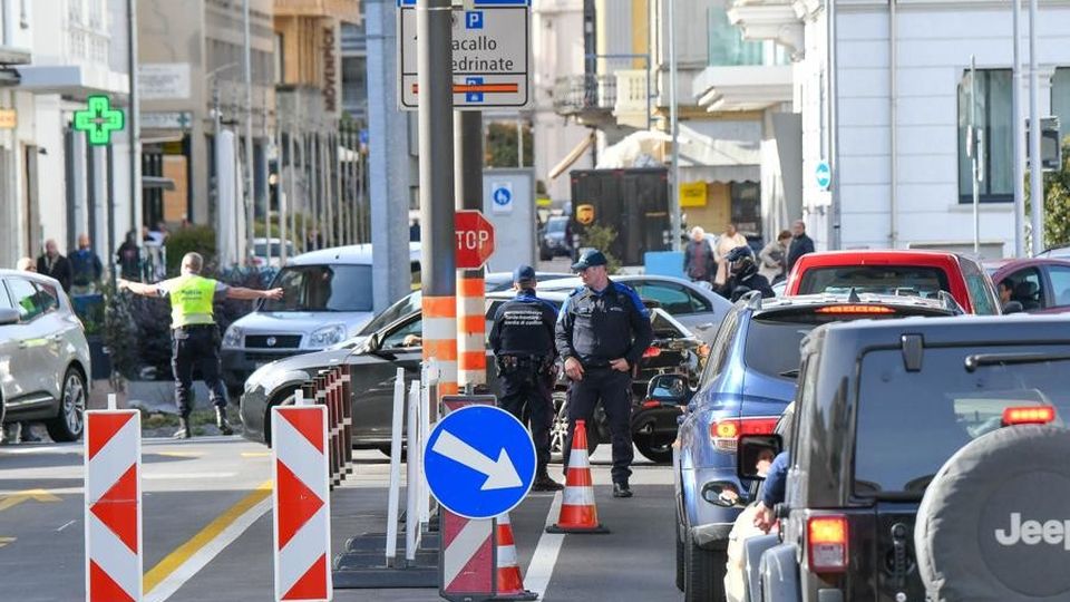 Frontalieri in Ticino Lo stipendio vale il 30% in meno Frontalieri in Ticino Lo stipendio vale il 30% in meno