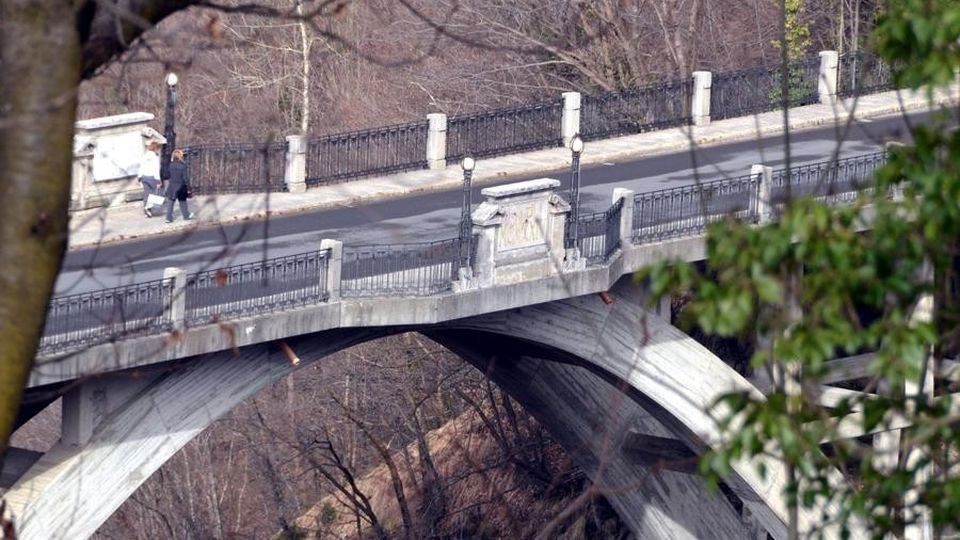 L’appello del sindaco di Cremeno «Basta suicidi dal Ponte della Vittoria» L’appello del sindaco di Cremeno «Basta suicidi dal Ponte della Vittoria»