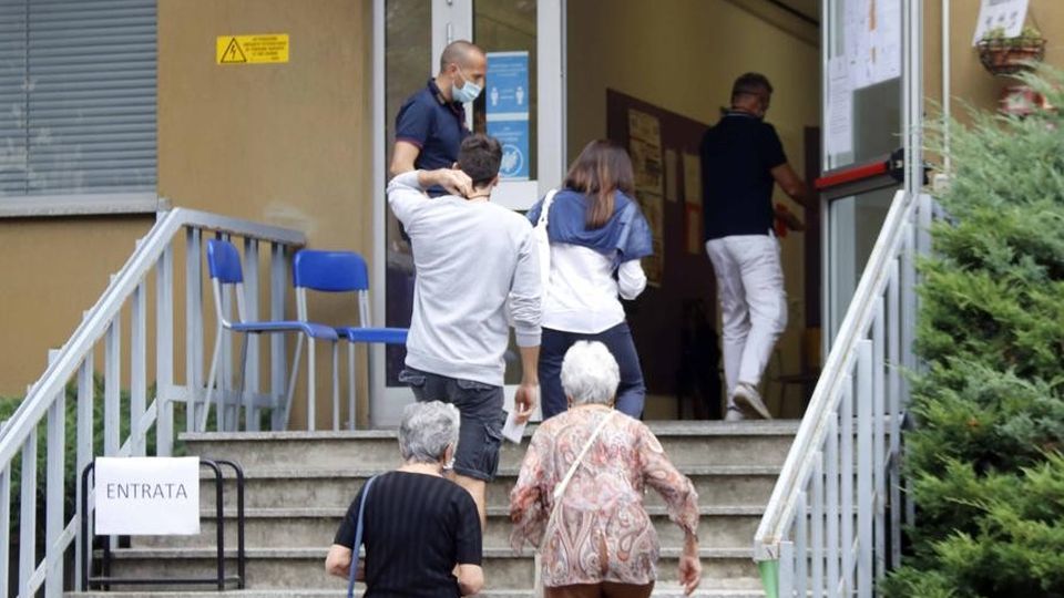 Olate e San Giovanni isole rosse Gattinoni è primo soltanto qui Olate e San Giovanni isole rosse Gattinoni è primo soltanto qui