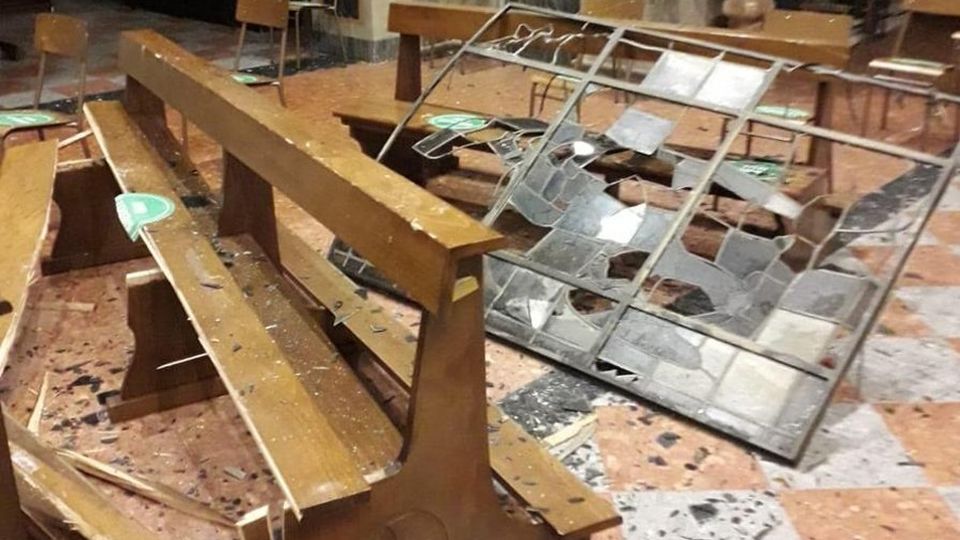 Vento senza pietà a Molteno Chiesa di San Giorgio devastata Vento senza pietà a Molteno Chiesa di San Giorgio devastata