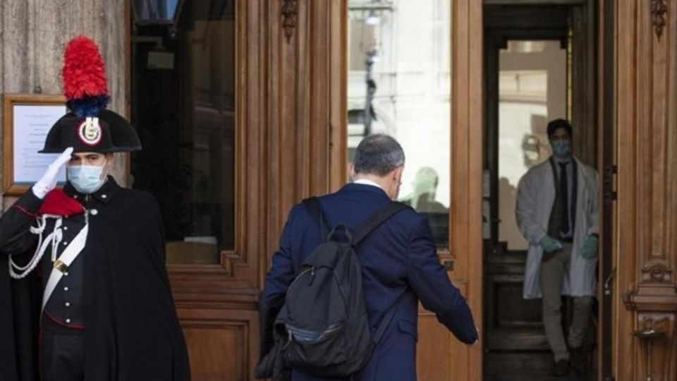 Due Cinque Stelle positivi Si fermano i lavori del Senato Due Cinque Stelle positivi Si fermano i lavori del Senato