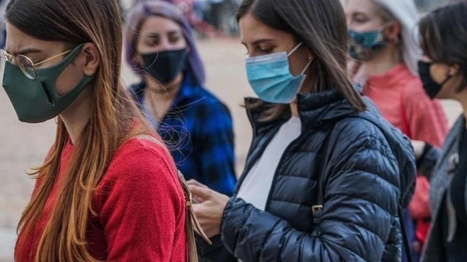 Mascherine anche all’aperto Multa fino a mille euro per chi sgarra Mascherine anche all’aperto Multa fino a mille euro per chi sgarra