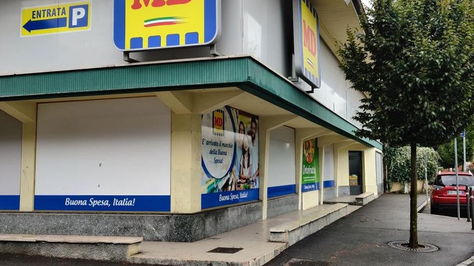 Cassago, punta il fucile e rapina la cassa dell’Md Cassago, punta il fucile e rapina la cassa dell’Md