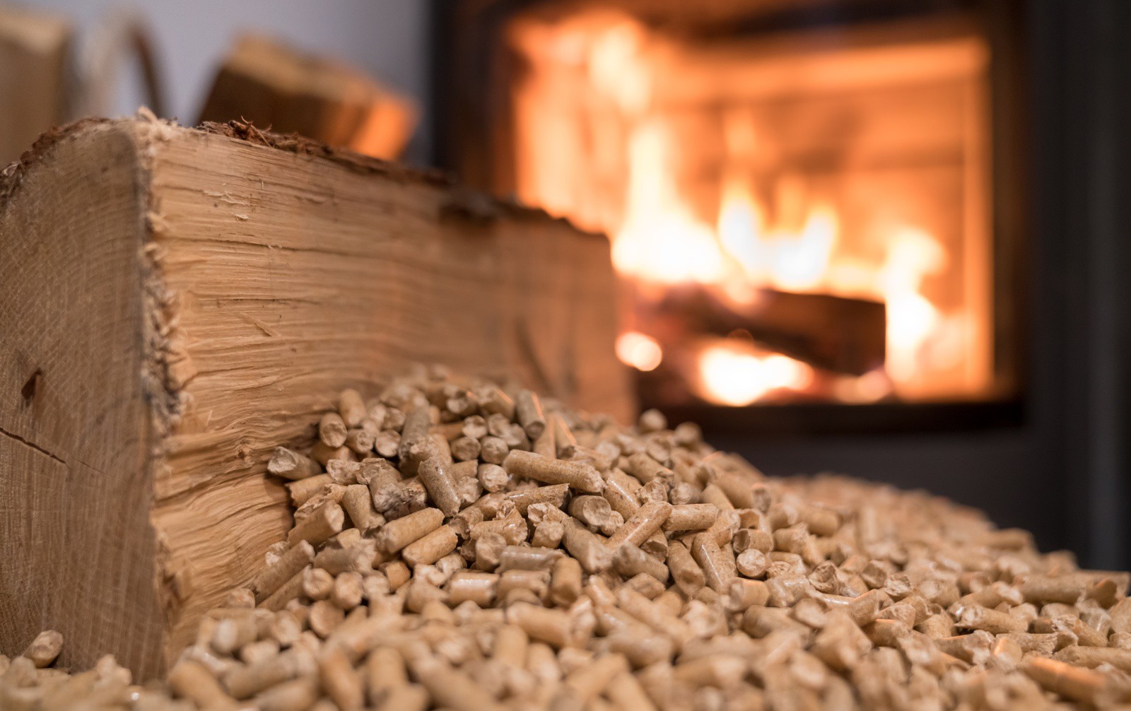 Bonus 110% ammesso anche per la stufa a pellet e scaldabagno a pompa di calore