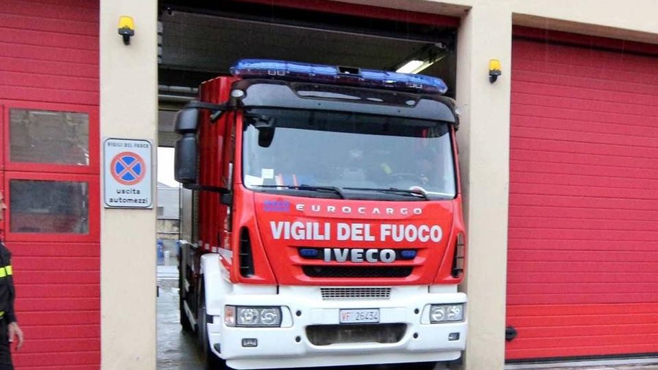 Cassago, rogo in casa Un anziano intossicato Cassago, rogo in casa Un anziano intossicato