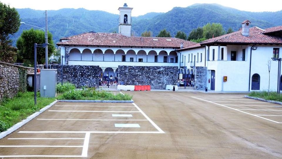 Calolzio mette ordine nei parcheggi «Servono più posti per le auto elettriche» Calolzio mette ordine nei parcheggi «Servono più posti per le auto elettriche»