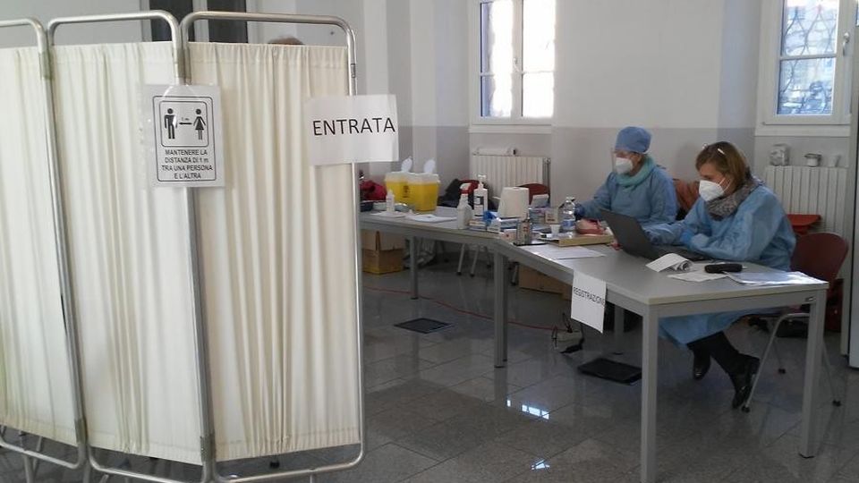 Mandello, vaccinazioni antinfluenzali in paese. Pronto l’hub nella sala civica a Molina Mandello, vaccinazioni antinfluenzali in paese. Pronto l’hub nella sala civica a Molina
