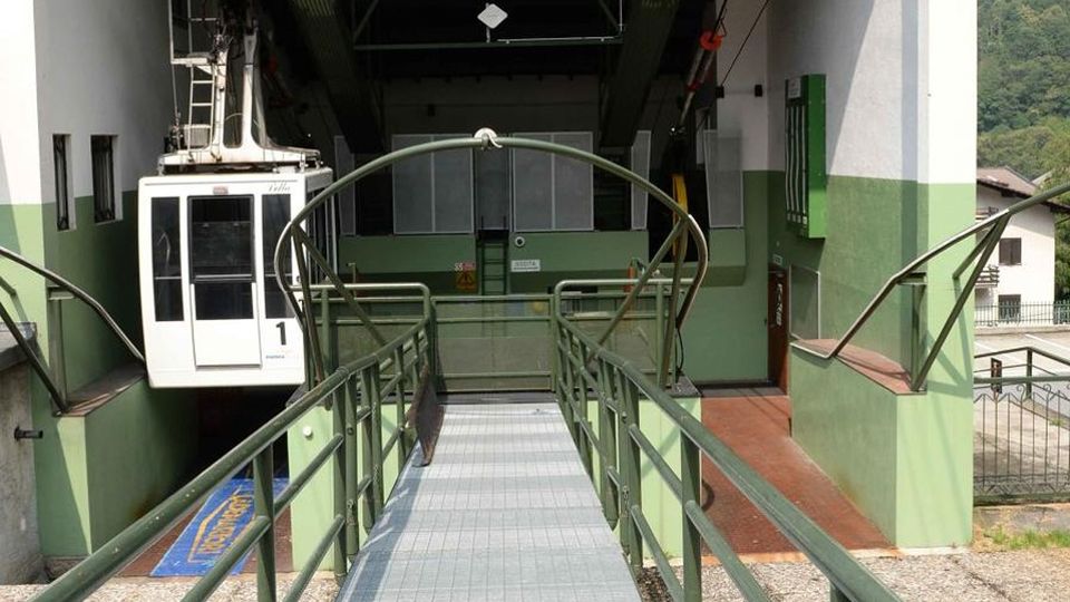 Margno, ragazzo massacrato e poi abbandonato sotto la funivia Margno, ragazzo massacrato e poi abbandonato sotto la funivia