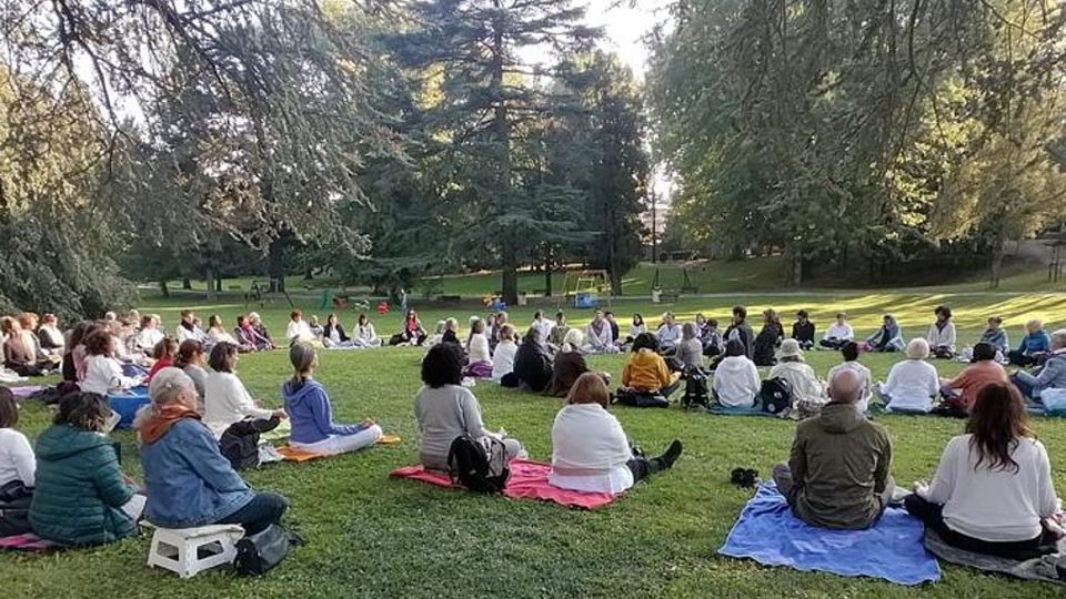 Novanta persone a Villa Gomes a recitare mantra contro il pass Novanta persone a Villa Gomes a recitare mantra contro il pass