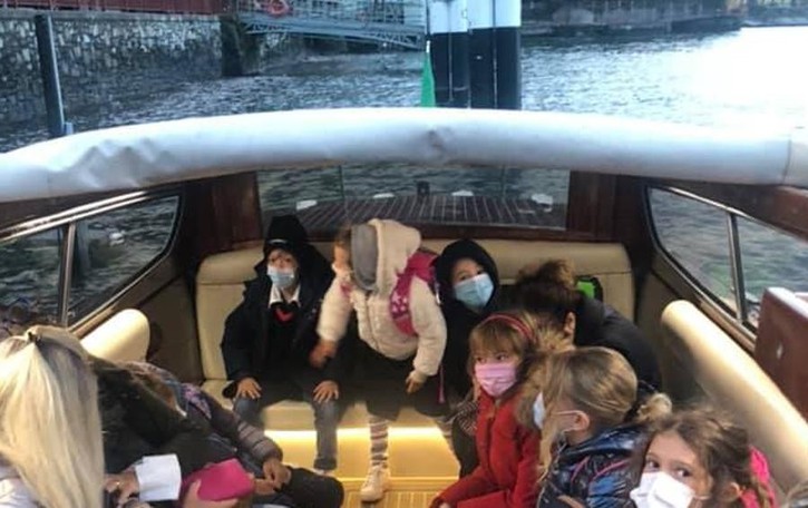 Varenna, a scuola sul taxi boat. La scelta delle famiglie per la chiusura della 72