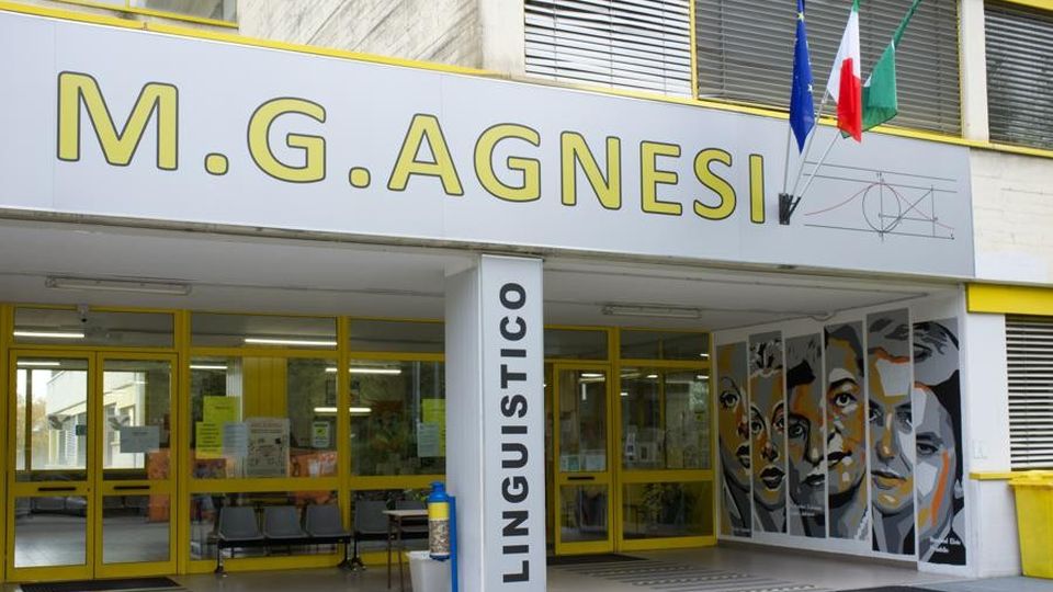 Merate, murales a scuola. Nuove pareti colorate all’Agnesi e al Viganò Merate, murales a scuola. Nuove pareti colorate all’Agnesi e al Viganò