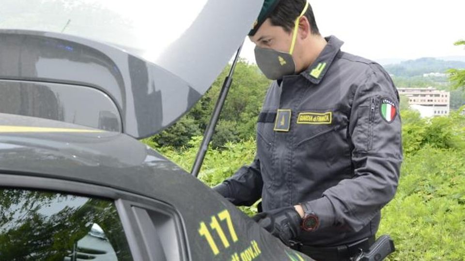 Dalla droga al facchinaggio I mille “lavori” dei clan sul Lario Dalla droga al facchinaggio I mille “lavori” dei clan sul Lario