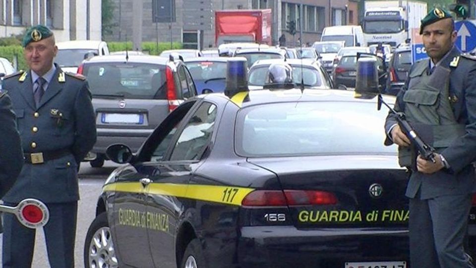 Le mani della ’ndrangheta su appalti e servizi Decine di arresti nella notte Le mani della ’ndrangheta su appalti e servizi Decine di arresti nella notte