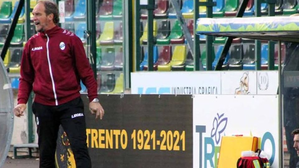 Lecco ai saluti con Zironelli La panchina va verso De Paola Lecco ai saluti con Zironelli La panchina va verso De Paola
