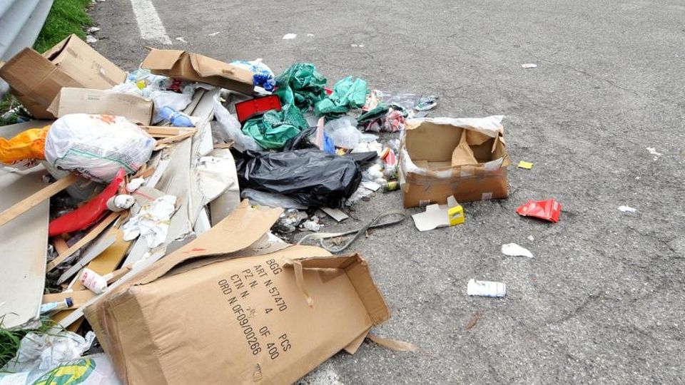 Mandello, Telecamere beffate I rifiuti abbandonati nei punti ciechi Mandello, Telecamere beffate I rifiuti abbandonati nei punti ciechi