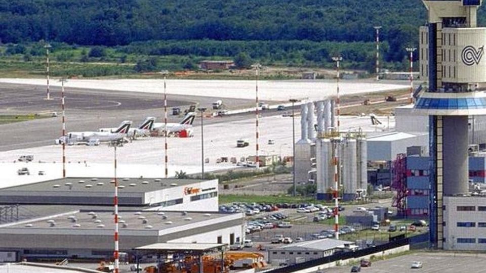 Variante Omicron Primo caso in Italia Era atterrato a Malpensa Variante Omicron Primo caso in Italia Era atterrato a Malpensa