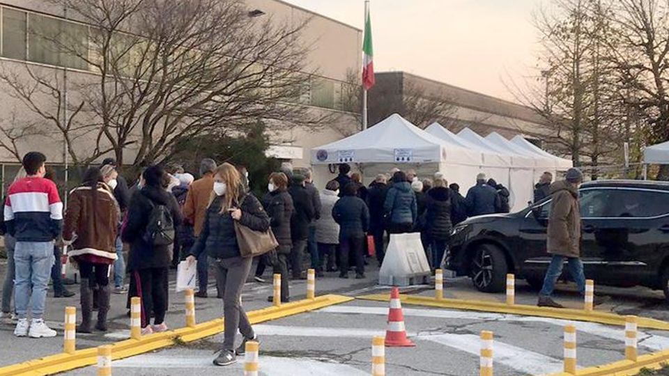Covid a Erba rientra l’emergenza scuole Ma preoccupano i contagi in città Covid a Erba rientra l’emergenza scuole Ma preoccupano i contagi in città