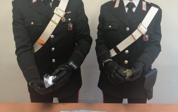 Nuova retata nel bosco della droga Mezzo chilo di sostanze e due machete