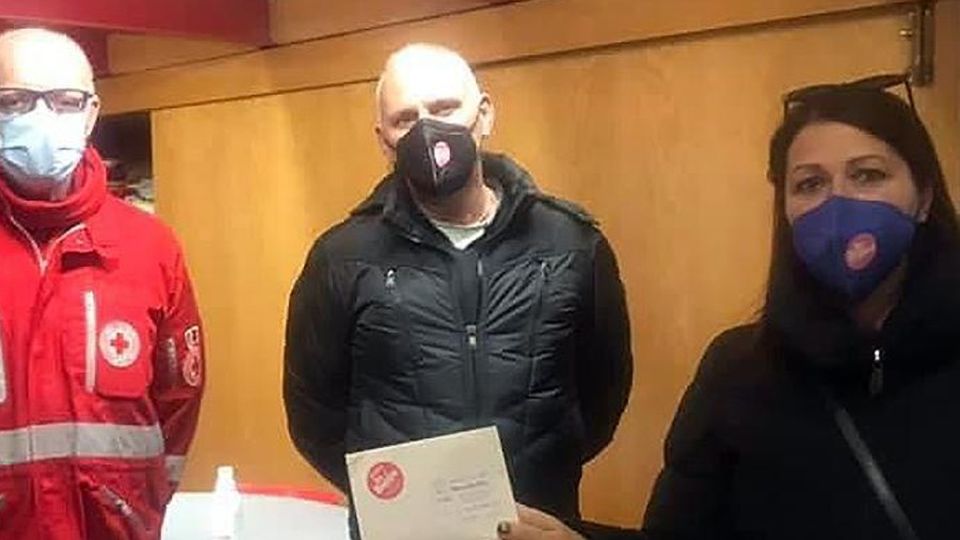 Asso ha una gelateria solidale Raccolti 500 euro con i “coni sospesi” Asso ha una gelateria solidale Raccolti 500 euro con i “coni sospesi”