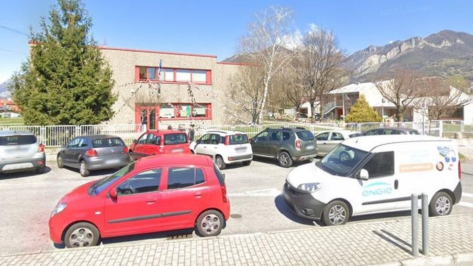 Bimbi a lezione una volta a settimana Protestano i genitori: «Non è scuola» Bimbi a lezione una volta a settimana Protestano i genitori: «Non è scuola»