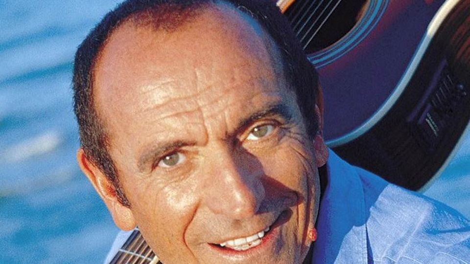 Il Covid uccide Casadei Addio al re del liscio Il Covid uccide Casadei Addio al re del liscio