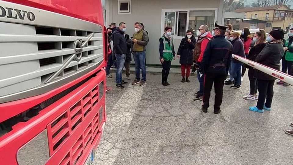 Lecco. Sciopero e tensione alla Spreafico frutta Lecco. Sciopero e tensione alla Spreafico frutta