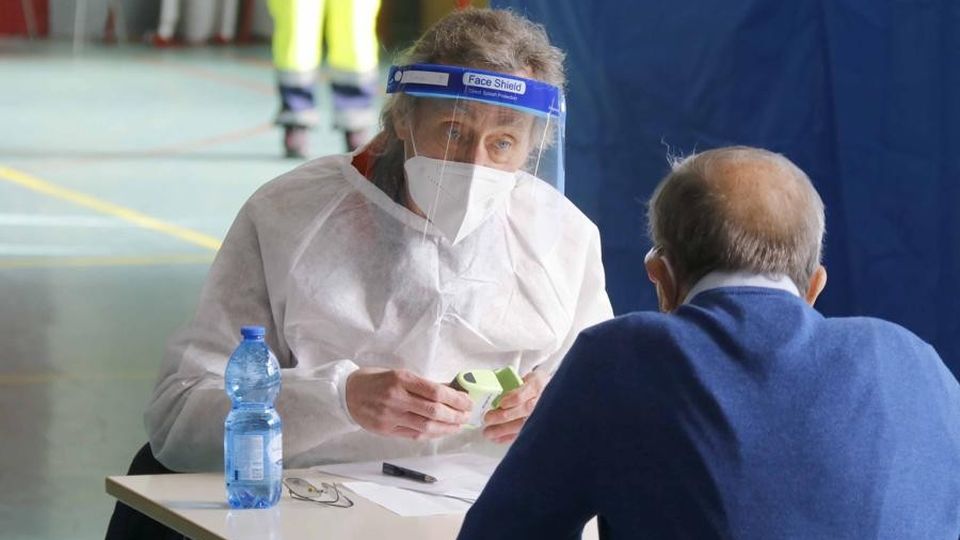 È iniziata la campagna vaccinale Bellano, Andrea Vitali tra i medici di base È iniziata la campagna vaccinale Bellano, Andrea Vitali tra i medici di base