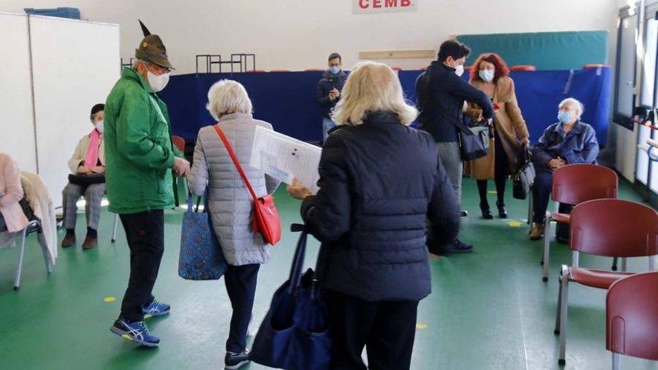 Lago vince su Brianza, primi in vaccini «Gran lavoro, merito dei volontari» Lago vince su Brianza, primi in vaccini «Gran lavoro, merito dei volontari»