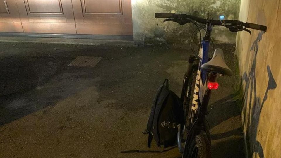 Tremezzina, giovane in bici ferito Paura davanti a Villa Balbiano Tremezzina, giovane in bici ferito Paura davanti a Villa Balbiano