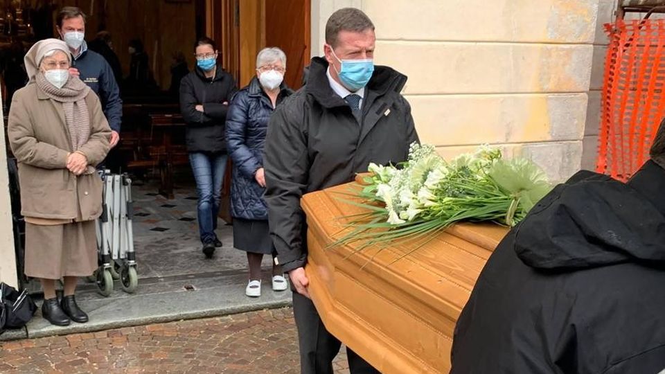 Erba, salgono a 17 le suore morte L’ultima durante il funerale di suor Anna Erba, salgono a 17 le suore morte L’ultima durante il funerale di suor Anna