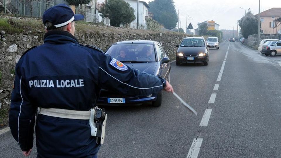 Mandello, Pacchi delle badanti senza licenza, fermato il business Mandello, Pacchi delle badanti senza licenza, fermato il business