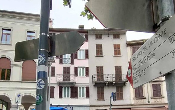 Lecco. Il Sentiero del viandante Sul lungolago cartelli “difficili”
