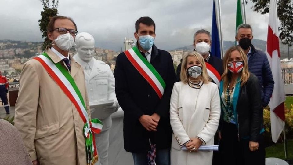 Mandello, Moto Guzzi, i festeggiamenti Inaugurata la statua di Parodi Mandello, Moto Guzzi, i festeggiamenti Inaugurata la statua di Parodi
