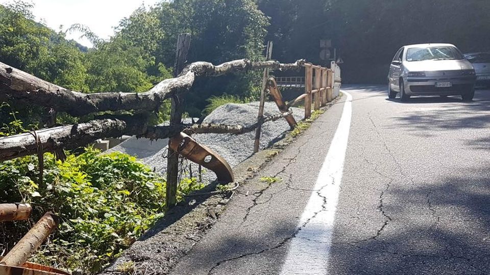 Parapetto da rifare, provinciale chiusa Dal lago alla Valsassina è una via crucis Parapetto da rifare, provinciale chiusa Dal lago alla Valsassina è una via crucis