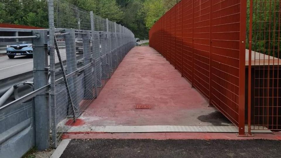 Ponte di Annone, tolto l’ultimo ostacolo Ora pedoni e ciclisti passano in sicurezza Ponte di Annone, tolto l’ultimo ostacolo Ora pedoni e ciclisti passano in sicurezza