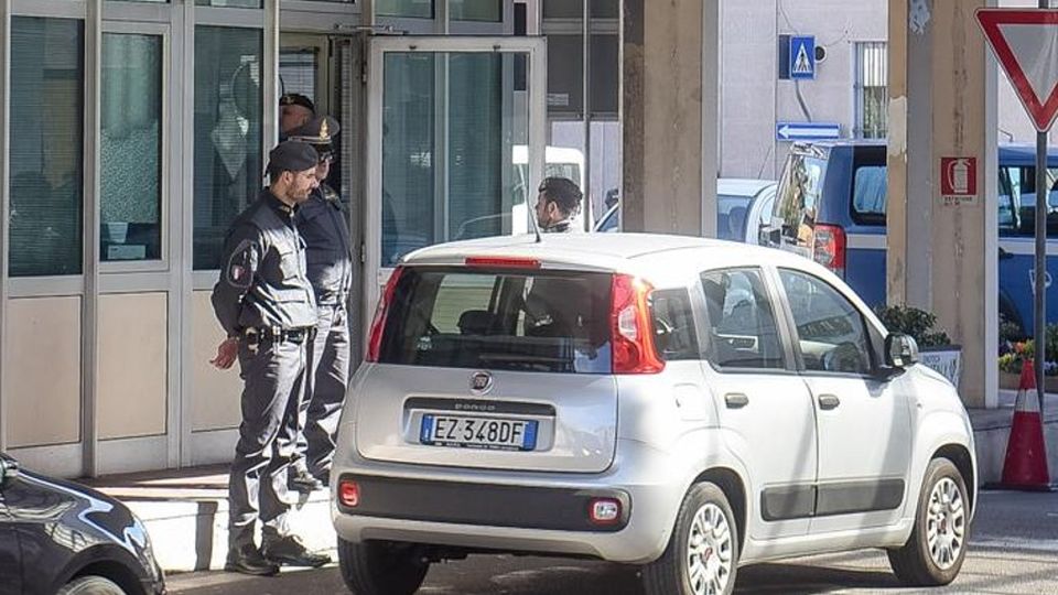 La Svizzera riapre tutto Bar e ristoranti, ora anche al chiuso La Svizzera riapre tutto Bar e ristoranti, ora anche al chiuso