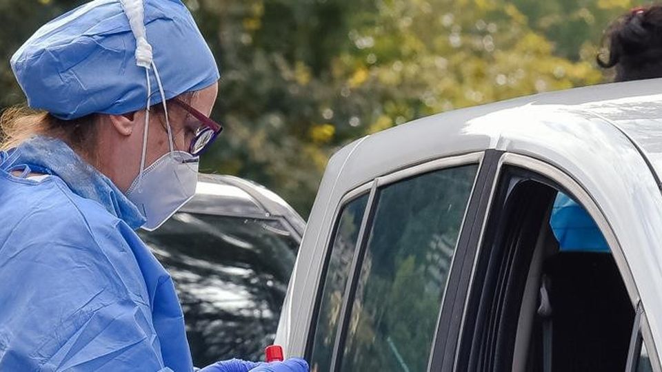 Rsa e tamponi rapidi, beffa per i parenti «Sono tutti esauriti, non possiamo farli» Rsa e tamponi rapidi, beffa per i parenti «Sono tutti esauriti, non possiamo farli»