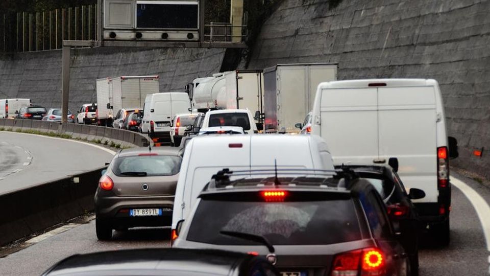 Abbadia, chilometri di code per il cantiere sulla statale 36 Abbadia, chilometri di code per il cantiere sulla statale 36